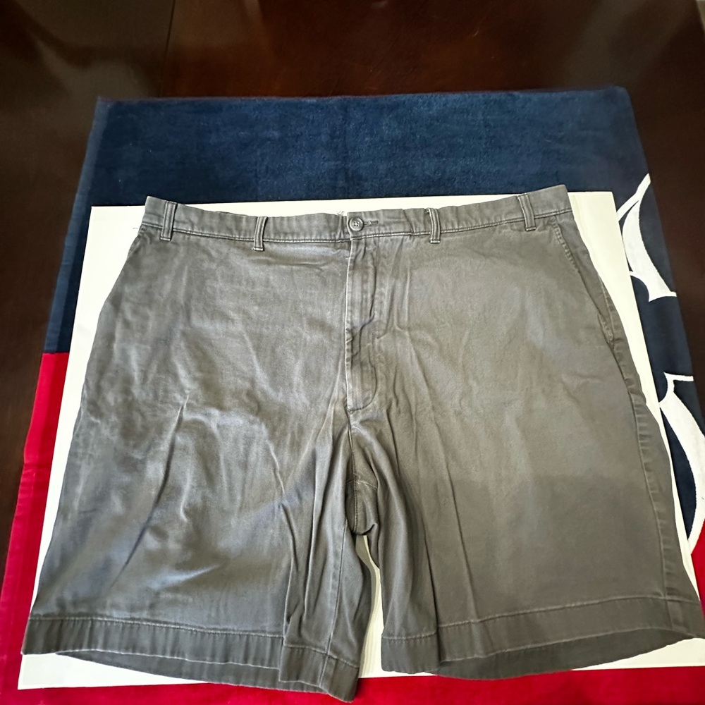 Roundtree & Yorke Men's Charcoal Flat-Front Shorts